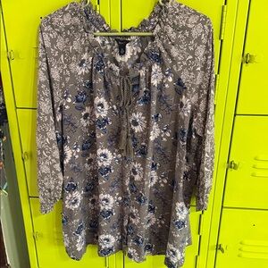 intro. Grayish green Floral Peasant Tunic with Blue & White Blooms